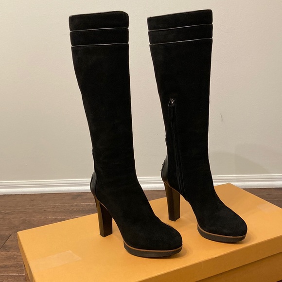 Tod’s Tall Suede boots - Picture 4 of 16